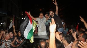 غزة تحتفي بمحرريها الثلاثة رغم الاجواء الباردة