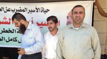 ضابط صهيوني يداهم منازل قادة الجهاد بجنين للتعرف عليهم
