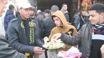 صور.. الفلسطينيون يحتفلون بموت السفاح "شارون"