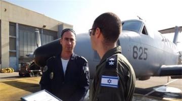جولة نادرة في أجواء سرب التجسس الجوي الصهيوني