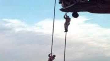 العدو يوقف كافة تدريبات الإنزال الجوي