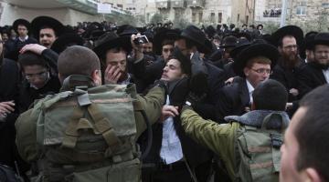 اليهود المتدينون يتظاهرون ضد قرار تجنيدهم اليوم