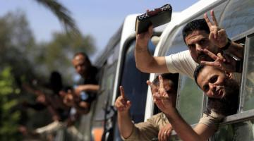 وزير صهيوني يعارض إطلاق الدفعة الرابعة من الأسرى