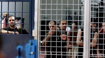 ستة أسرى من الضفة يدخلون أعواماً جديدة بسجون العدو