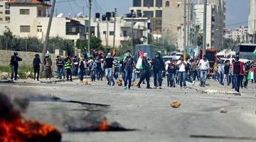 "هآرتس" تحذر من اندلاع انتفاضة ثالثة بالضفة