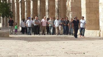 عشرات المستوطنين يقتحمون الأقصى ويدنسون باحاته