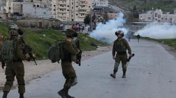 الاحتلال يستهدف طلبة مدرسة ابتدائية في المنطقة الجنوبية بالخليل