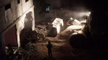 العدو يهدم منزل عائلة منفذ عملية مغتصبة "أدم" بالضفة