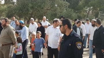 72 مستوطناً بينهم طلبة يهود يقتحمون الأقصى