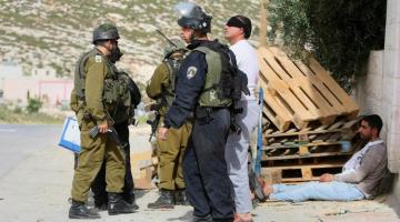 قوات الاحتلال تعتقل مقدسيًا ونجله من العيسوية