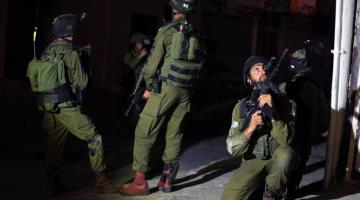 الإحتلال يشن حملة مداهمات واعتقالات بمدن الضفة المحتلة 