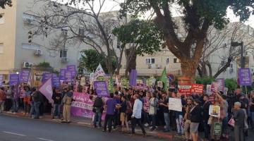 مئات الصهاينة يتظاهرون ضد استهداف متظاهري مسيرة العودة