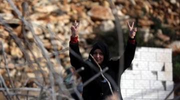 صور ... والدة مفجر انتفاضة القدس.. "المجد يفخر بكِ"