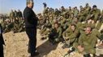 جنود وضباط صهاينة التقوا باراك وطالبوه بتجديد مفاوضات شاليط فورا