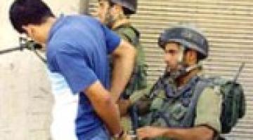 جيش العدو يعتقل شاب على حاجز عسكري صهيوني بحوزته سكين شمال مدينة نابلس