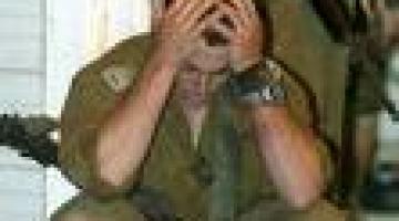 جنديان من جيش الاحتلال الصهيوني سرقا مخازن معسكرهما والقي القبض عليهما اثناء البيع