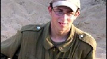 متظاهرون صهاينة:  حكومة الاحتلال  لا تفعل شيئاً من اجل إطلاق سراح شاليط