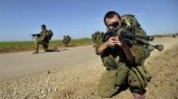 قوات الاحتلال تجري مناورات عسكرية بالذخيرة الحية في أراضي جلبون شرق جنين