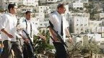 مغتصبون صهاينة يحوِّلون محيط قرية "خربة" شمال الضفة المحتلة إلى معسكر تدريب