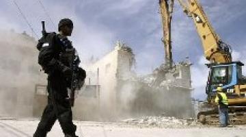 تقرير: أكثر من 300 ألف فلسطيني يواجهون خطر هدم منازلهم