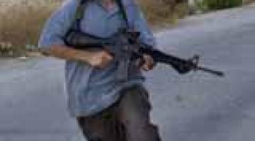 اصابة ثلاثة فلسطينيين في اطلاق نار نفذه مغتصبون صهاينة بحي سلوان بمدينة القدس المحتلة