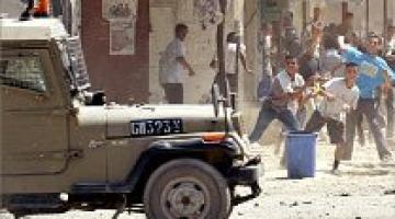 الخليل.. إصابة صهيونيين بجراح جراء تعرضهما للرشق بالحجارة واعتقال فتاة فلسطينية بدعوي حيازتها علي سكين