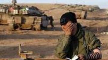 جندي صهيوني يدعي ان شابين حاولا اختطافه في النق