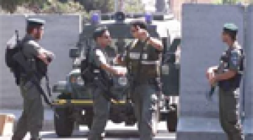 العدو يستخدم طريقة جديدة للتفتيش على الحواجز بالضفة