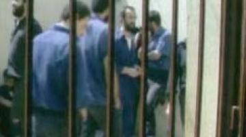 هددتهم بعدة عقوبات إذا لم يلتزموا..الاحتلال يحرم الأسرى في سجن عوفر من صلاة الفجر جماعة