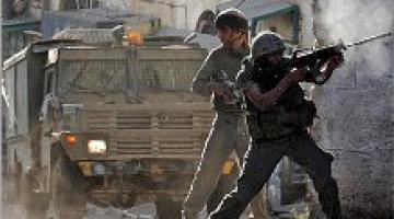 الجيش الصهيوني يعتقل ثلاثة مواطنين ويصيب رابعاً بجروح في الخليل :بالضفة المحتلة