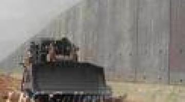 الاحتلال يشرع بشق طريق بطول 8كم وعرض 160 مترا شمال الخليل