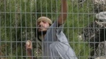 مستوطنون يحرقون سيارة ضابط صهيوني