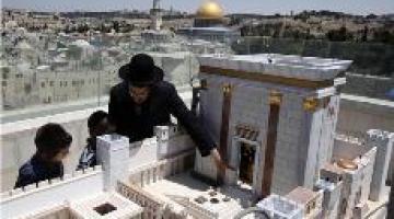 تصعيد صهيوني خطير..جماعة يهودية متطرفة تنقل اليوم حجرين خصصا لوضع الهيكل مكان الأقصى