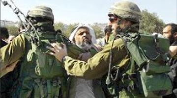 حملة اعتقالات على حاجز مخيم شعفاط شمال شرق القدس