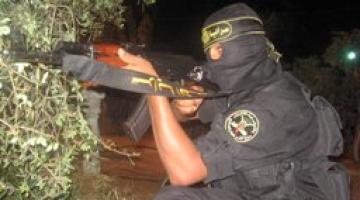 تقاسموا مهام الحراسة وأداء مناسك العبادة.."المرابطون" .. قيام ليل رمضان لم يمنعهم من مواصلة حراسة حدود قطاع غزة