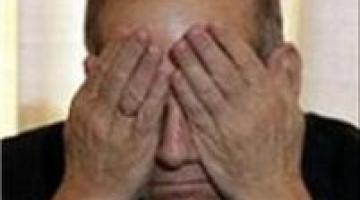 قد تستمر عام ونصف.. بدء محاكمة أولمرت ومديرة مكتبه حول تورطهم بقضايا فساد