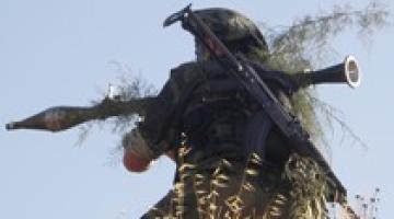المقاومة تستهدف قوة من جيش الاحتلال بقذيفة مضادة للدروع وسط القطاع.. واعتقال3 مواطنين