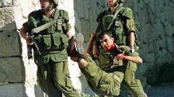 اصابة جندي صهيوني جراء رشقه بالحجارة قرب بلدة بلعين