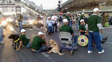 معاقو الجيش الصهيوني يتظاهرون للمطالبة بحقوقهم ومستحقاتهم