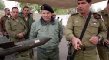 معاريف: اشكنازي يقرر العودة لتدريب الجنود الصهاينة على القفز بالمظلات
