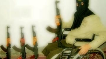 يواصل الرباط على الثغور.. "أبو صالح" أحد مجاهدي سرايا القدس.. فقد ساقيه ولم يفقد العزيمة