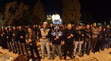 80 ألفا يؤدون صلاتي العشاء والتراويح في "الأقصى"