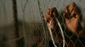 محكوم بالسجن(8) مؤبدات.. الاحتلال يرفض علاج أسير قيادي في "سرايا القدس" ويحرم ذويه من الزيارة