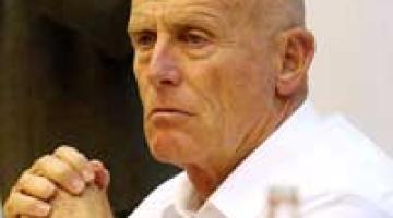 السفير الصهيوني في بريطانيا :عامي أيلون ليس في مأمن من الاعتقال في لندن