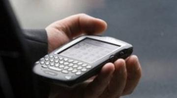 للحصول على المعلومات ولاستطلاع الآراء.. الشاباك الصهيوني ينتحل شخصية مراكز الدراسات ويتصل على سكان القطاع