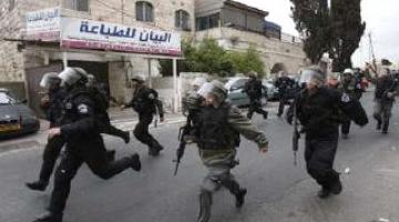 تمكن من الهروب.. صهيوني مختل عقلياً اختطف سلاح حارس قرب حاجز حزمة شمال القدس المحتلة