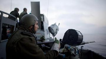 العدو يشدد الحراسة علي منزل قائد البحرية الصهيونية خوفاً من اغتياله