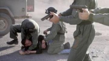 هآرتس: جندي صهيوني قتل مقدسياً كان ملقى أرضاً