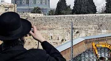 الاحتلال يزعم العثور على قطعة من الفخار يعود تاريخها إلى عهد الهيكل المزعوم