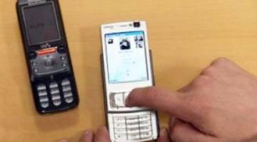 وحدات متخصصة تراقبه.. احذروا الجوال .. الجاسوس الالكتروني